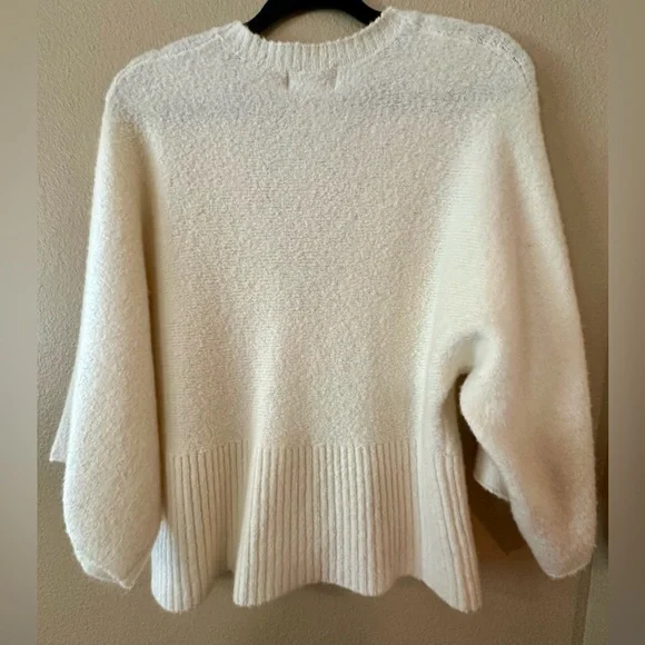 Chadwick’s Women’s  Cream/Ivory Cropped Cardigan “Beautiful Sleeves” Size Medium - Picture 6 of 8